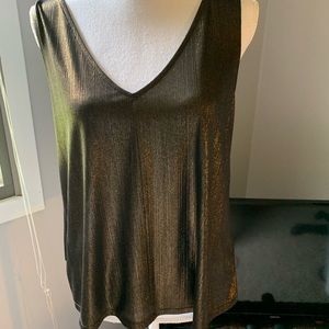 COPY - Super cute to for layering or just with a pair of jeans. Size L. Black &…